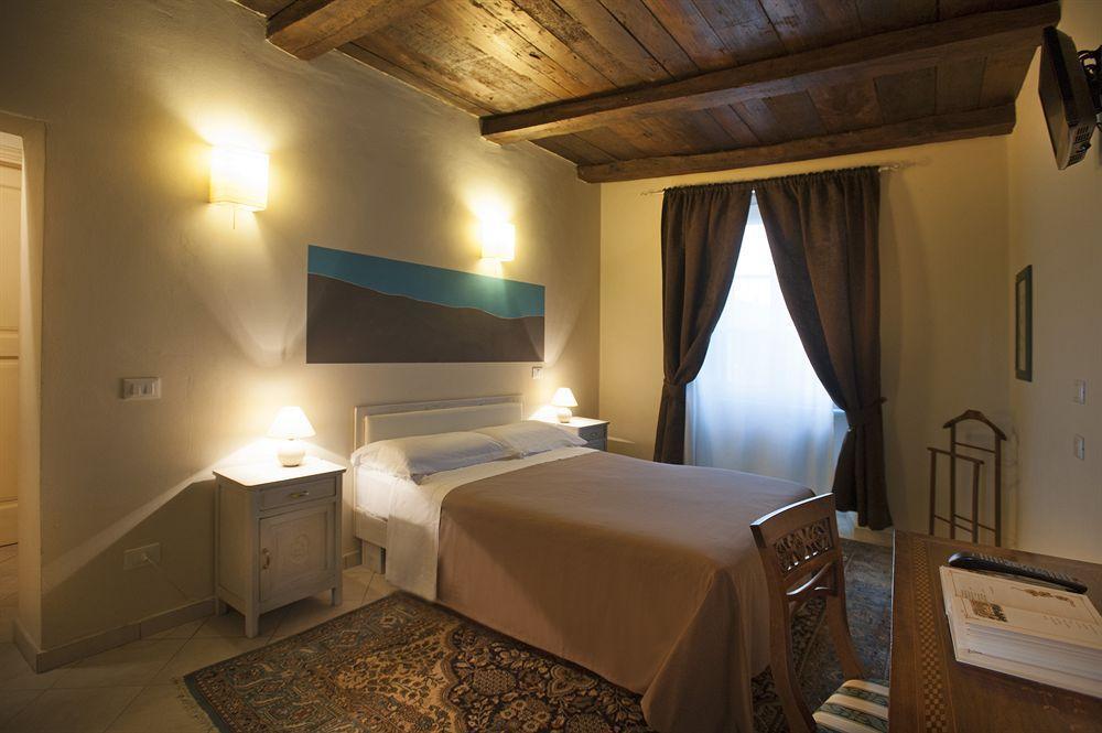Hotel Il Campanile Cherasco Buitenkant foto