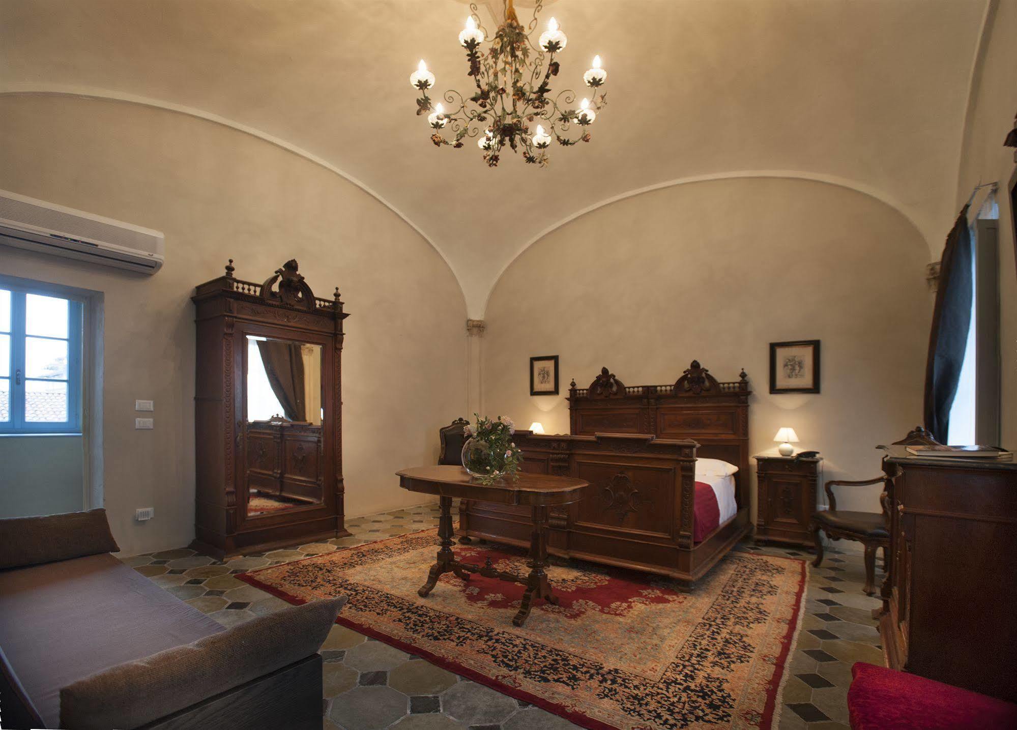 Hotel Il Campanile Cherasco Buitenkant foto