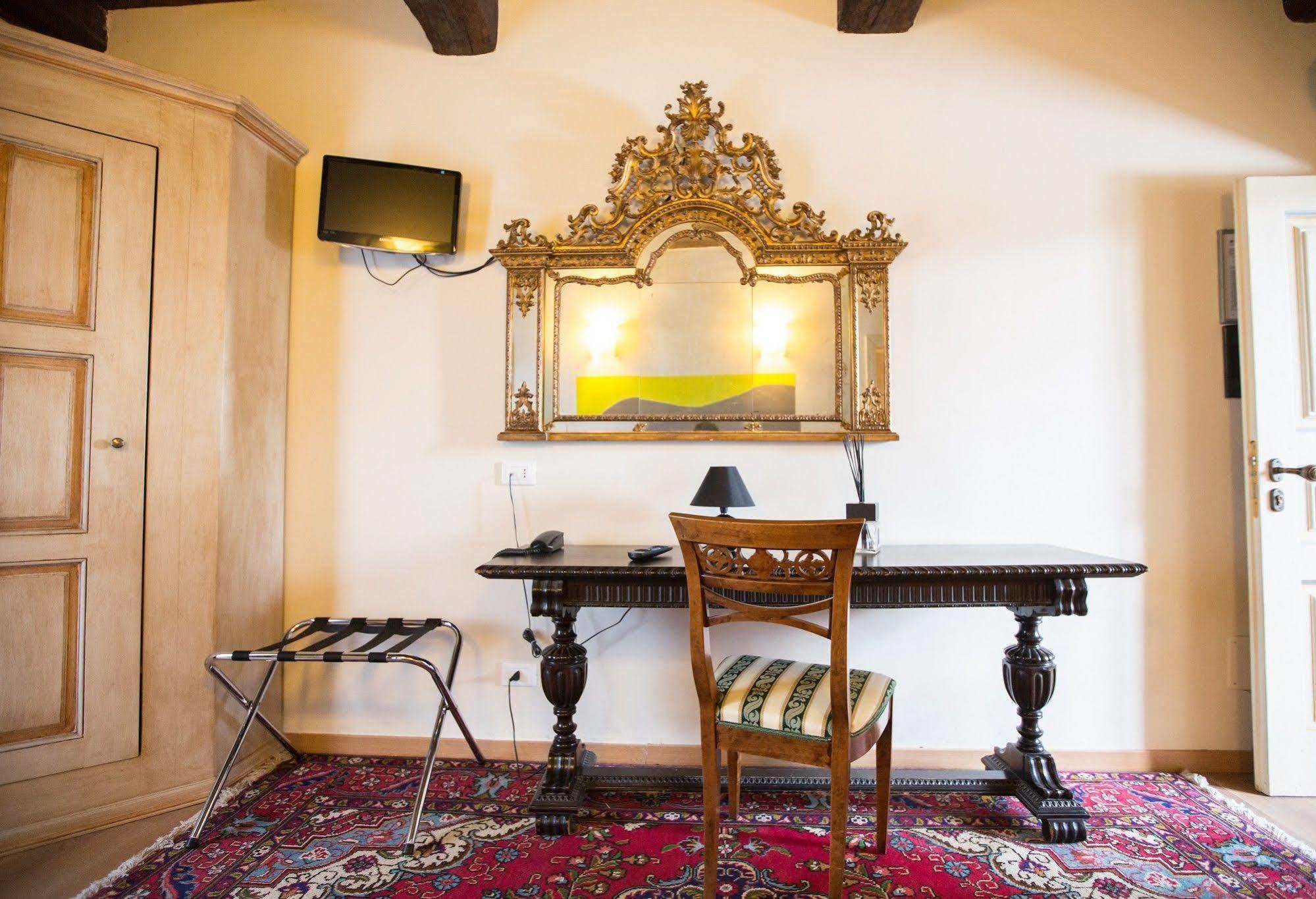 Hotel Il Campanile Cherasco Buitenkant foto